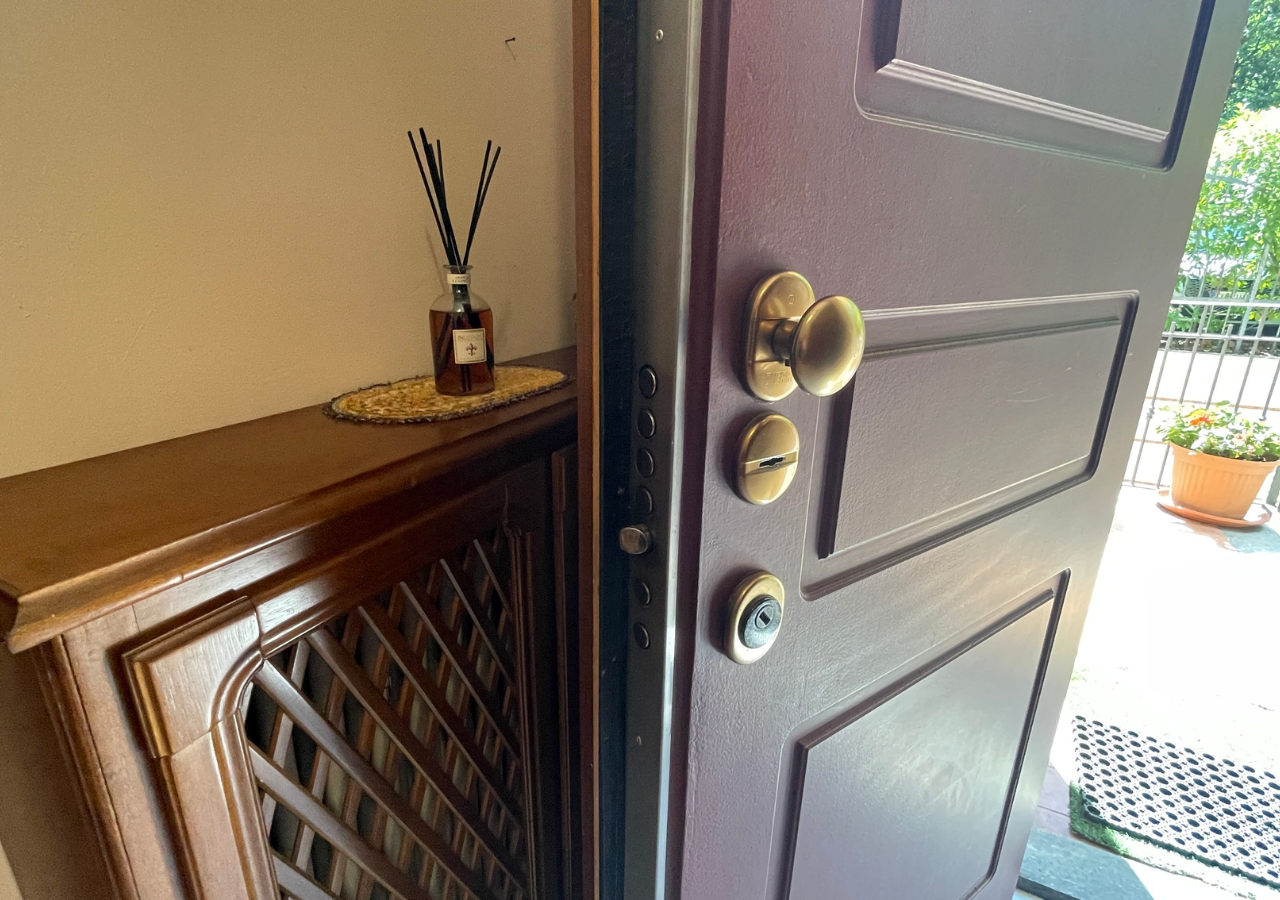 Visualizza annuncio di Affitto-Immobile a,